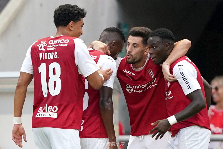 足球界掀起 足球界掀起