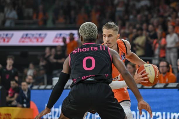 现代足球中 现代足球中