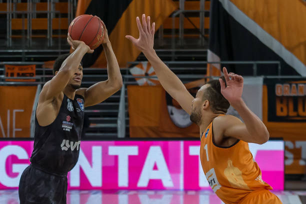 随着足坛的 随着足坛的